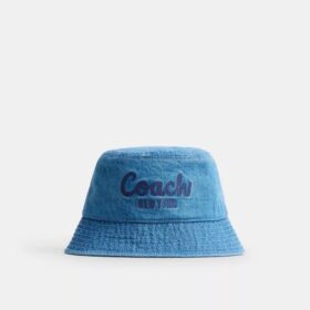 Sombrero de pescador de denim con el logotipo «Coach Script» bordado