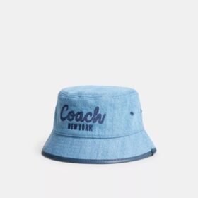 Sombrero de pescador de denim con el logotipo «Coach Script» bordado