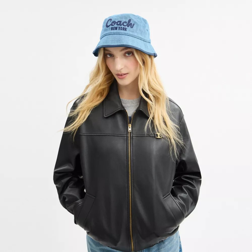 Sombrero de pescador de denim con el logotipo «Coach Script» bordado