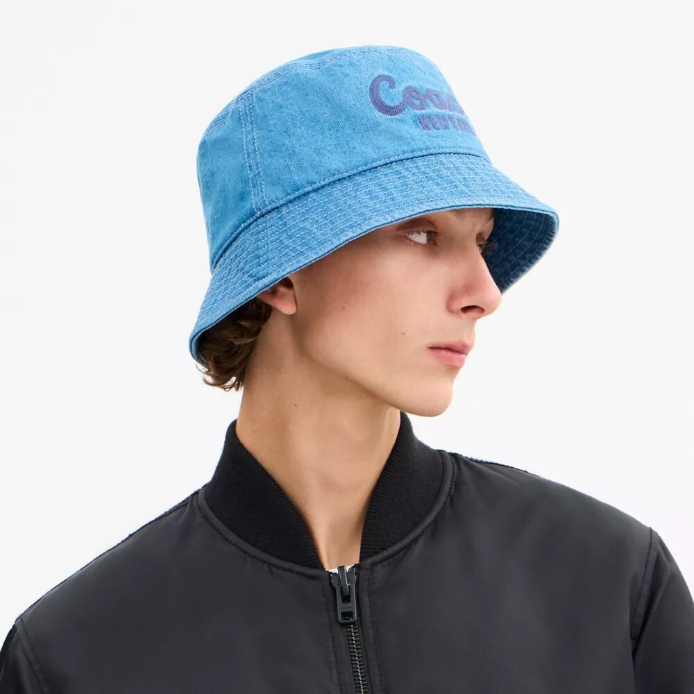 Sombrero de pescador de denim con el logotipo «Coach Script» bordado