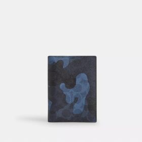 Tarjetero para pasaporte con estampado de camuflaje exclusivo