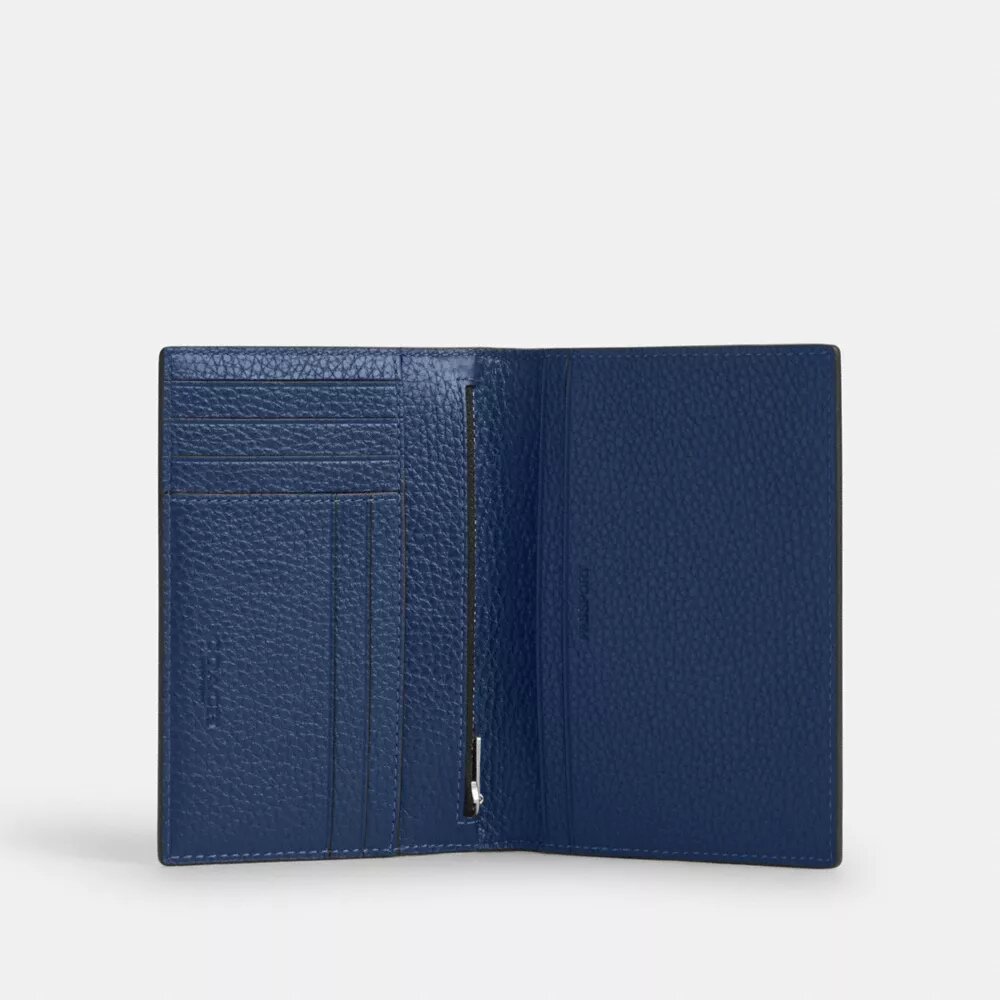 Tarjetero para pasaporte con estampado de coches