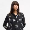 Vestido de estrellas con lazo en el cuello