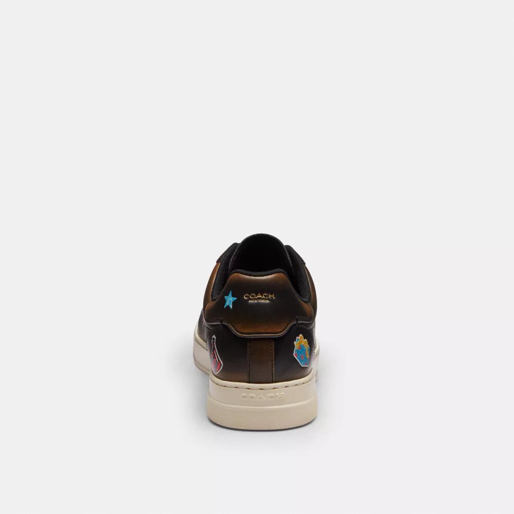 Zapatillas altas «High Line» de Rexy para su 10.º aniversario con estampado de pegatinas