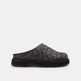 Zueco deportivo en jacquard característico