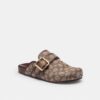 Zuecos con hebilla de archivo en jacquard característico