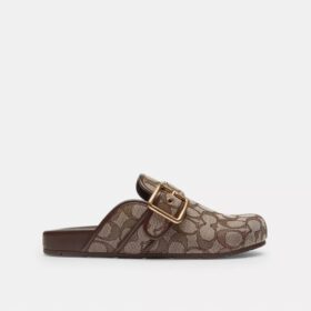Zuecos con hebilla de archivo en jacquard característico