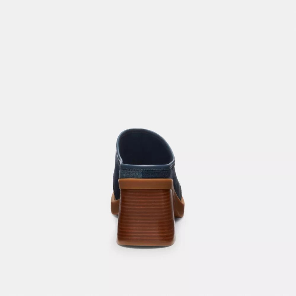 Zuecos de tacón con «C» esculpida en Loved Denim